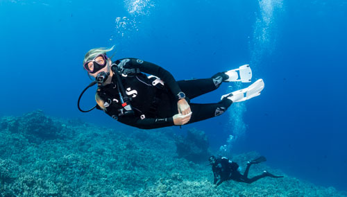 Woman diver underwater wearing the Hydros Pro BCD