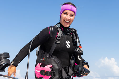 Woman diver wearing the Hydros X BCD