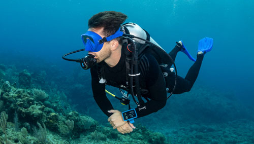 Diver underwater in SCUBAPRO gear exploring