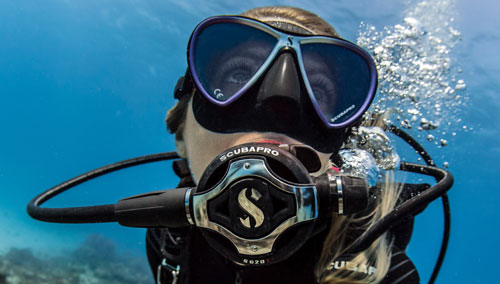 Close up of diver wearing the MK17 EVO2 S620Ti Regulator_System