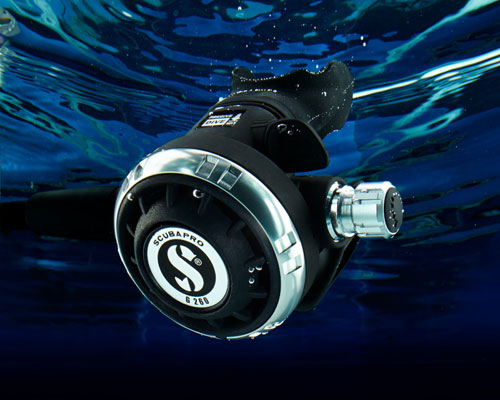 Close up of the G260 Dive Regulator underwater