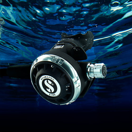 Close up of the G260 Dive Regulator underwater