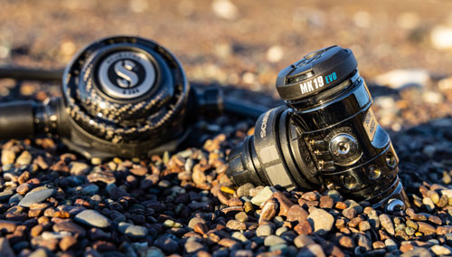 The MK 17 EVO BT/G260 Carbon Dive Regulator System on the rocky beach